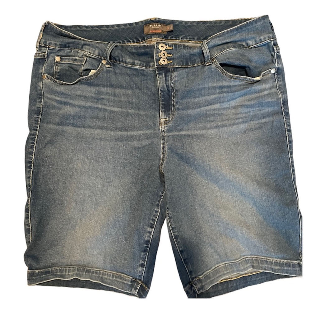 Torrid Plus Size Bermuda Jeans - Picture 3 of 3